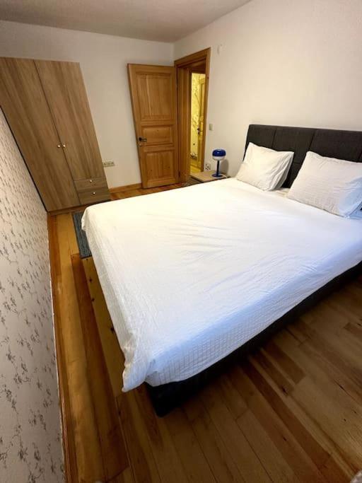Bebek Apt 1 Min Walk To Beach *